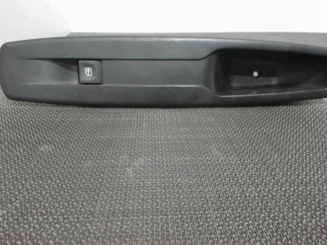 Image Interrupteur de leve vitre avant droit - RENAULT SCENIC 3