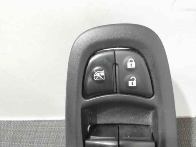 Image Interrupteur de leve vitre avant gauche - RENAULT KADJAR