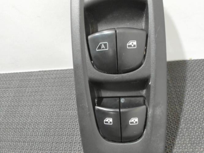 Image Interrupteur de leve vitre avant gauche - RENAULT KADJAR