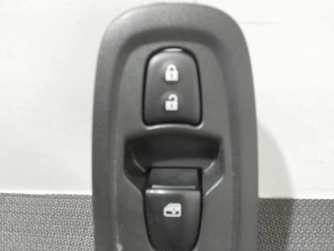 Image Interrupteur de leve vitre avant droit - RENAULT KADJAR
