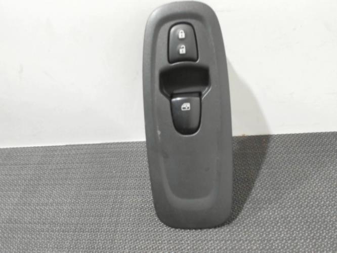 Image Interrupteur de leve vitre avant droit - RENAULT KADJAR