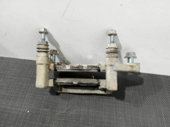 Image Support etrier frein (chape) arriere droit - RENAULT KADJAR
