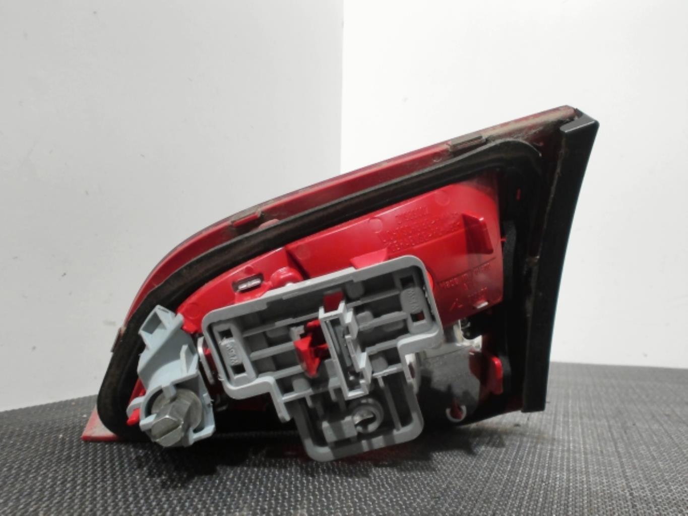 Feu arriere secondaire gauche (feux) AUDI A4 3 AVANT PHASE 1 BREAK Diesel - 1