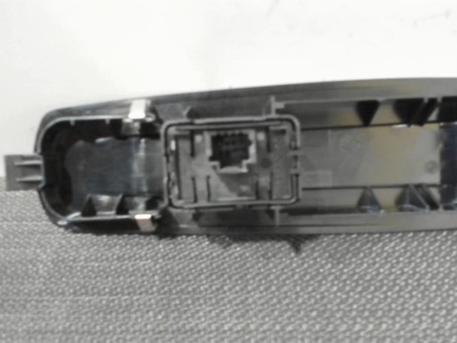 Image Interrupteur de leve vitre avant droit - RENAULT SCENIC 3