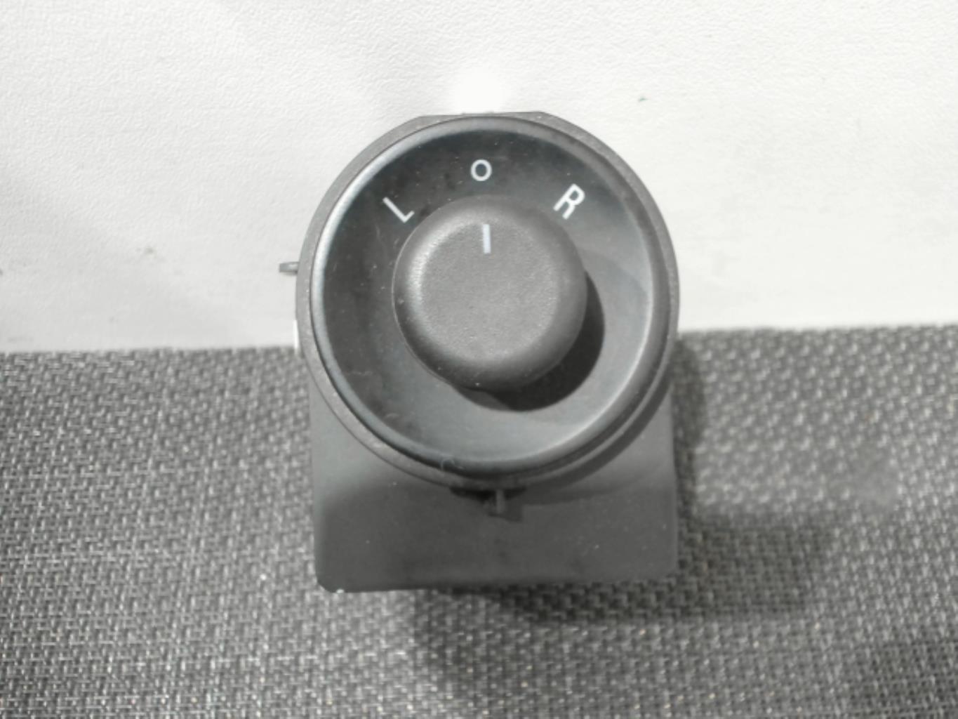Commande retroviseurs OPEL MERIVA B PHASE 1 Diesel - 1