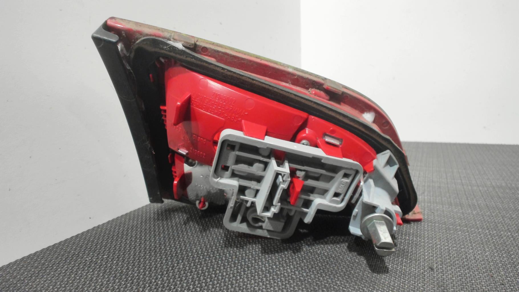 Feu arriere secondaire droit (feux) AUDI A4 3 AVANT PHASE 1 BREAK Diesel - 1
