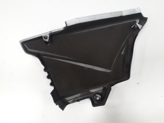 Image Cache sous selle droit - YAMAHA YBR125