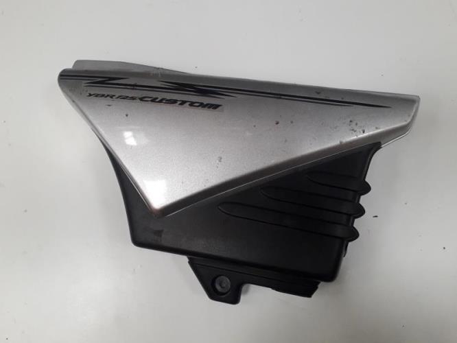 Image Cache sous selle droit - YAMAHA YBR125
