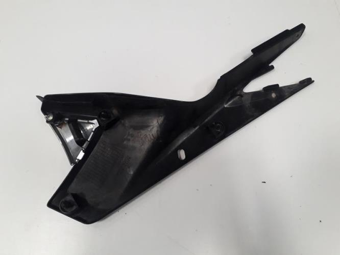 Image Cache sous selle droit - SUZUKI GSF650