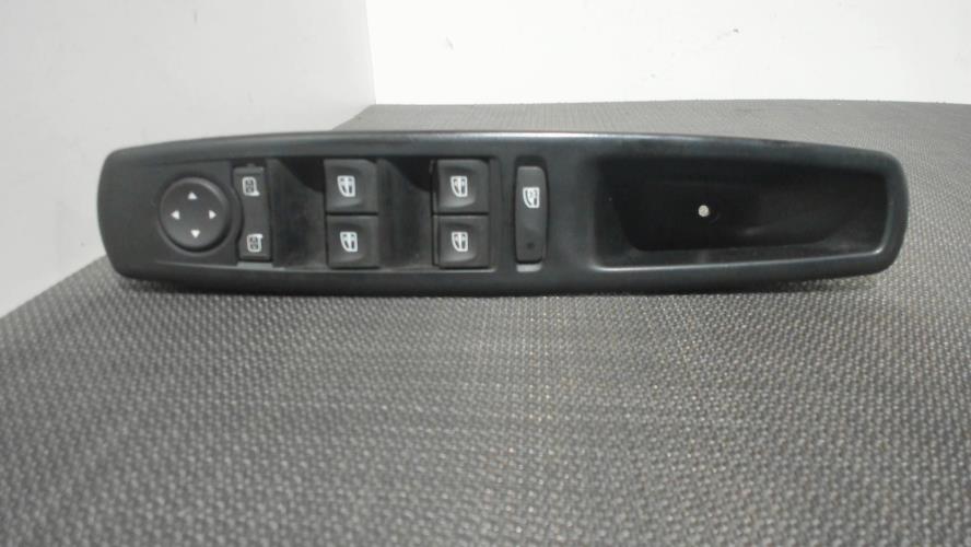 Image Interrupteur de leve vitre avant gauche - RENAULT MEGANE 3