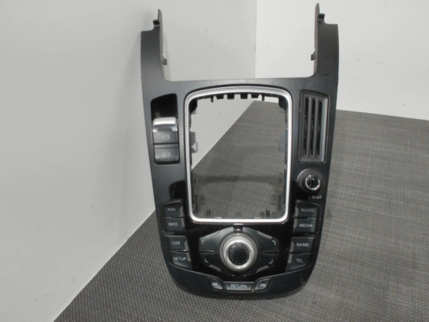 Commande GPS AUDI A4 3 AVANT PHASE 1 BREAK Essence - 1