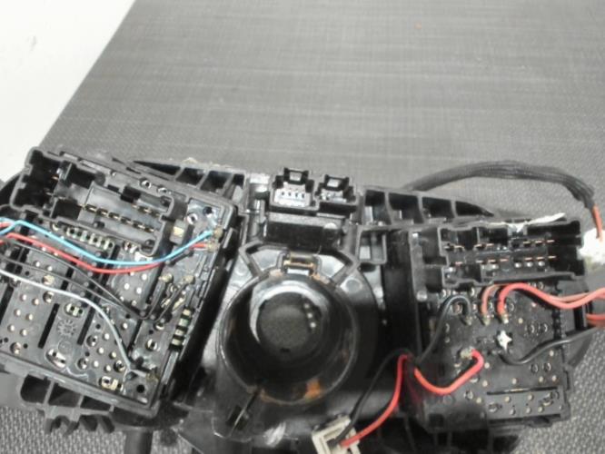 Image Com (Bloc Contacteur Tournant+Commodo Essuie Glace+Commodo Phare) - RENAULT CLIO 4