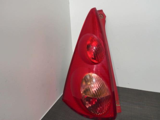 Image Feu arriere principal gauche (feux) - PEUGEOT 107