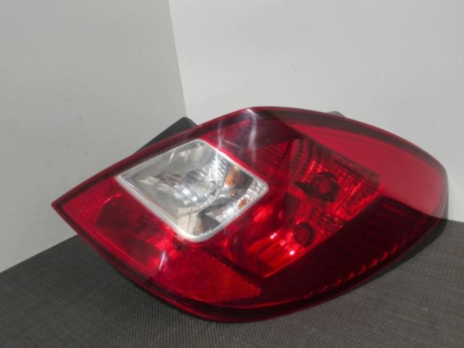 Image Feu arriere principal droit (feux) - OPEL CORSA D