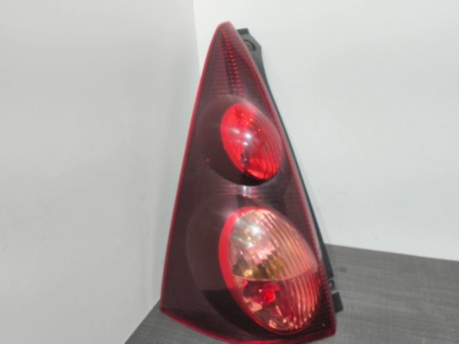 Image Feu arriere principal gauche (feux) - PEUGEOT 107