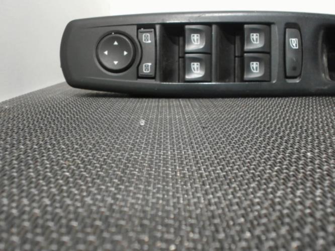 Image Interrupteur de leve vitre avant gauche - RENAULT MEGANE 3