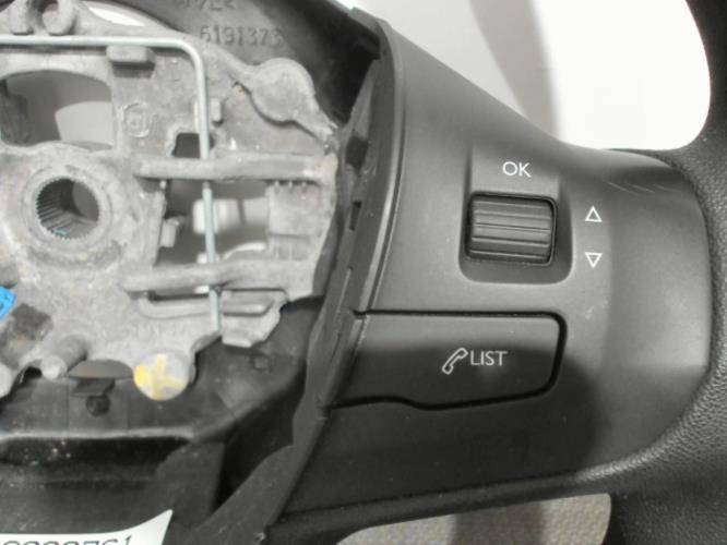 Image Volant - PEUGEOT 208 1