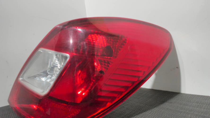 Image Feu arriere principal droit (feux) - OPEL CORSA D