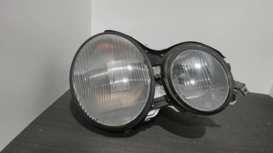 Image Optique avant principal droit (feux)(phare) - MERCEDES CLASSE E 210