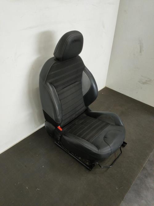 Image Interieur complet - PEUGEOT 2008 1