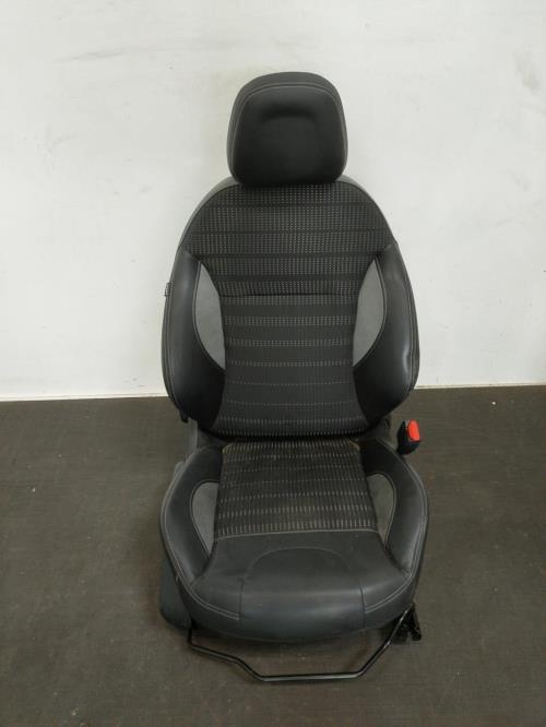 Image Interieur complet - PEUGEOT 2008 1
