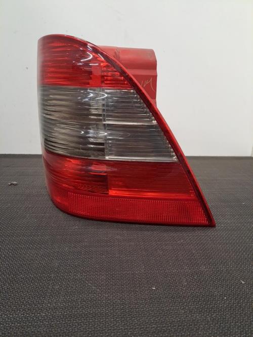 Image Feu arriere principal droit (feux) - MERCEDES CLASSE M 163
