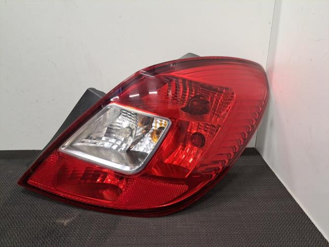 Image Feu arriere principal droit (feux) - OPEL CORSA D