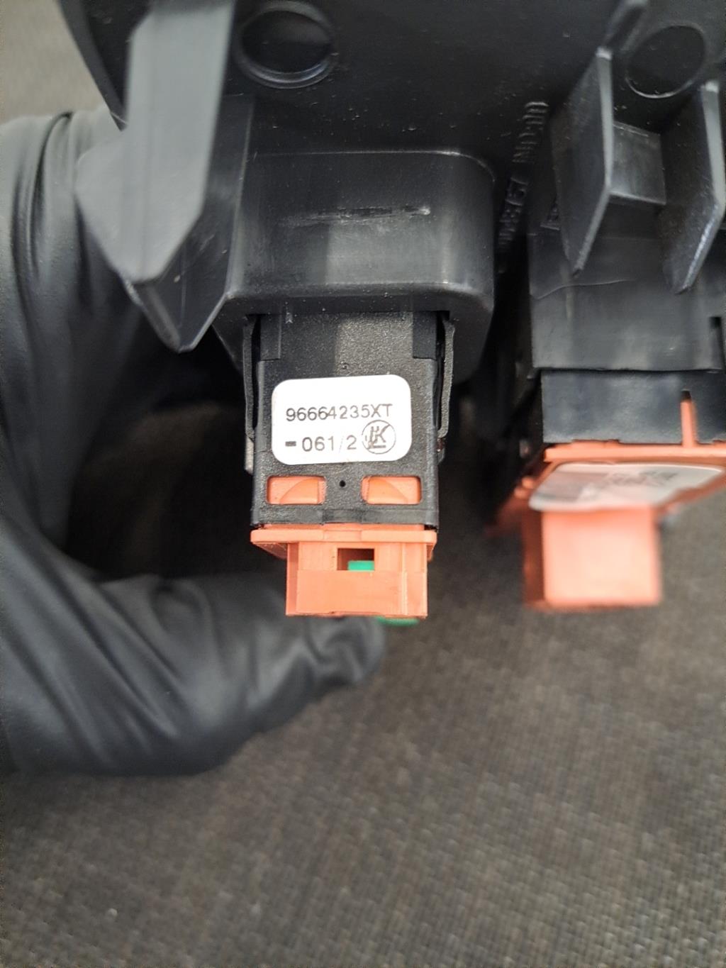 Bouton/Interrupteur CITROEN C4 2 PHASE 1 Diesel - 1