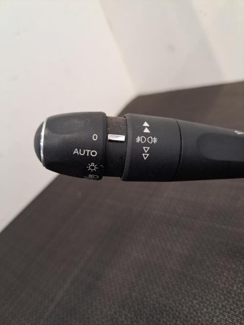 Image Com (Bloc Contacteur Tournant+Commodo Essuie Glace+Commodo Phare) - CITROEN C4 2