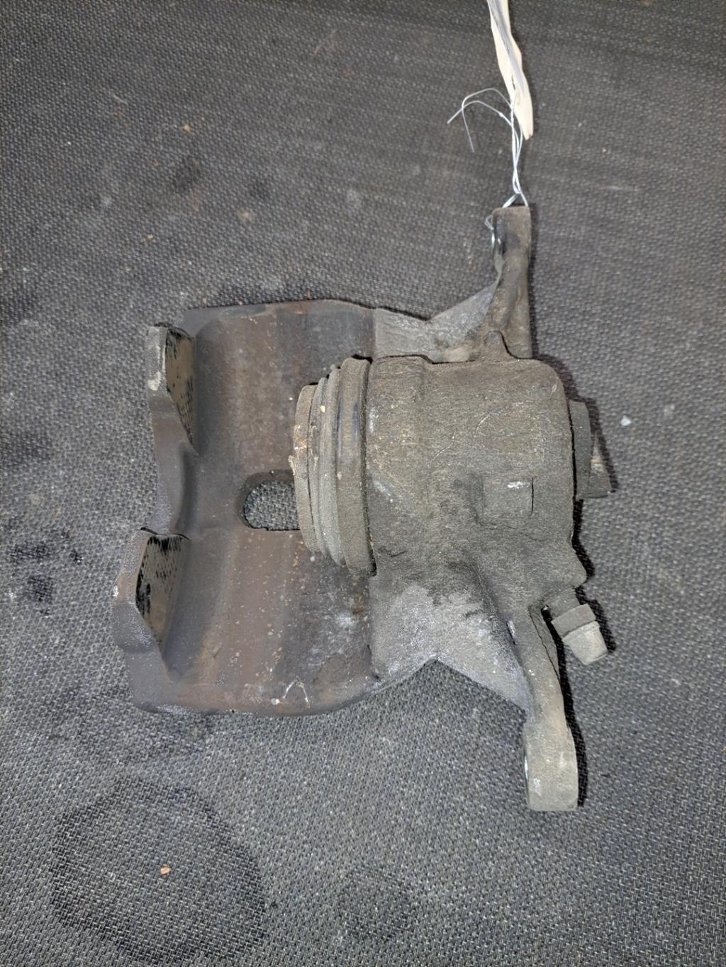 Etrier avant droit (freinage) AUDI A3 3 SPORTBACK PHASE 1 Diesel - 1