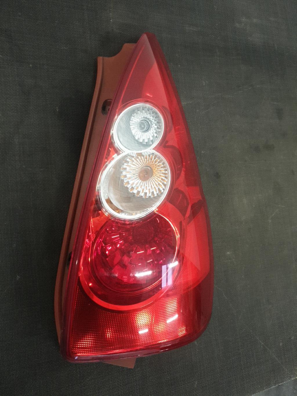 Feu arriere principal droit (feux) MAZDA 5 1 PHASE 1 Diesel - 1
