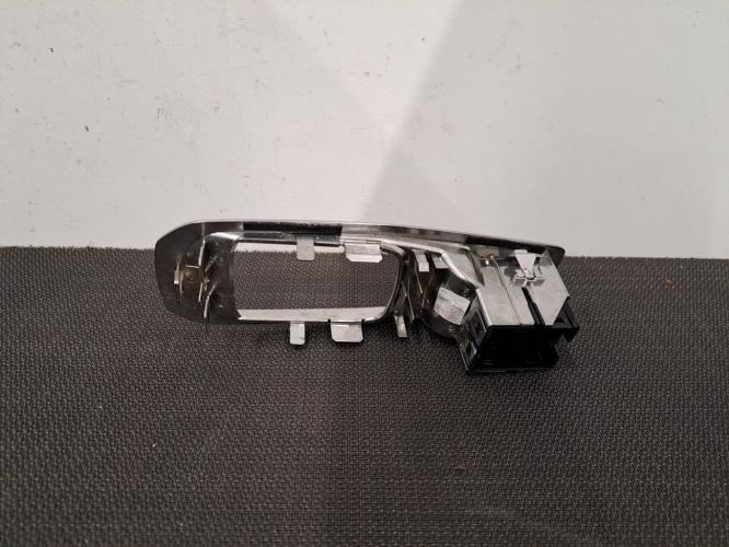 Image Poignee electrique frein a main - PEUGEOT 3008 2