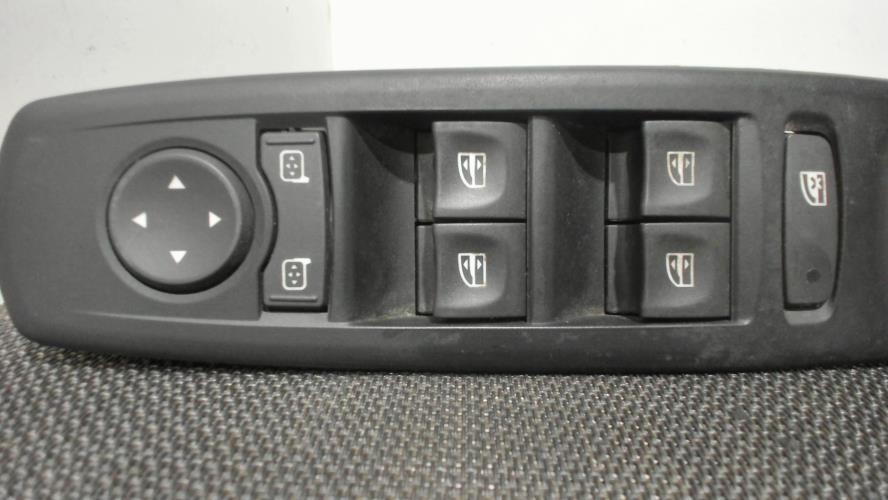 Image Interrupteur de leve vitre avant gauche - RENAULT MEGANE 3