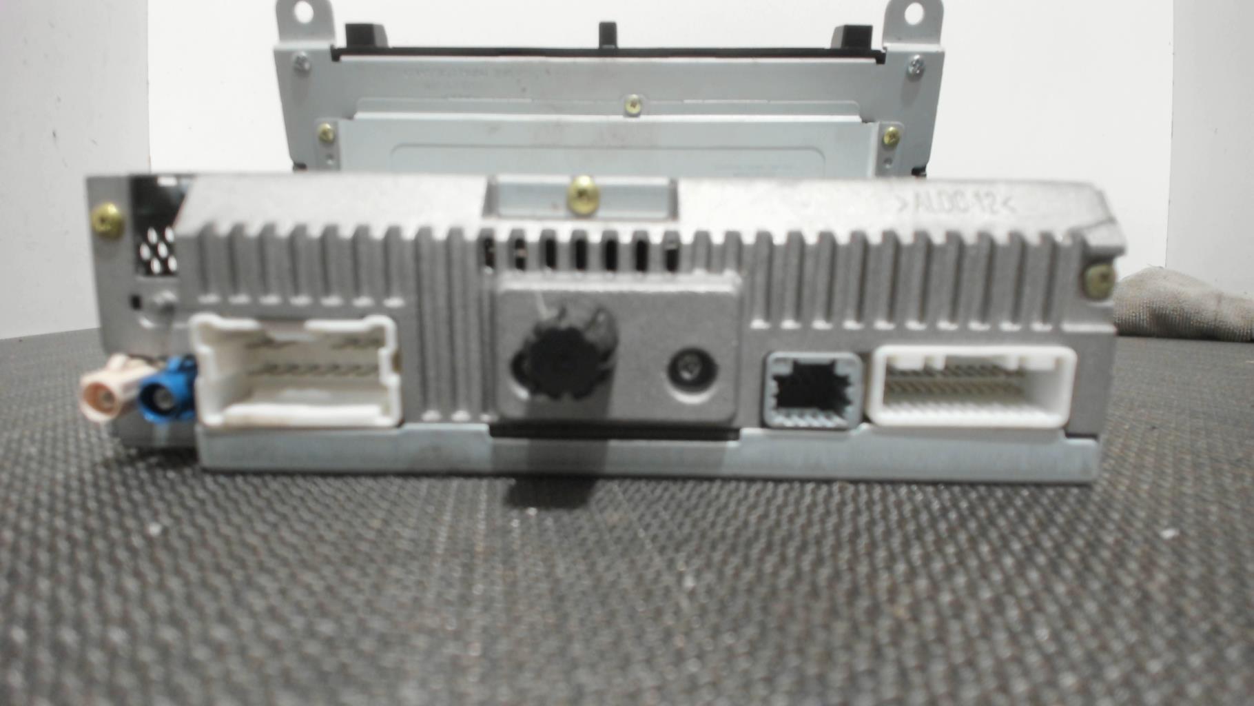 Autoradio d'origine RENAULT CLIO 4 PHASE 1 BREAK Diesel - 1
