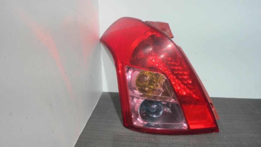 Image Feu arriere principal gauche (feux) - SUZUKI SWIFT 3