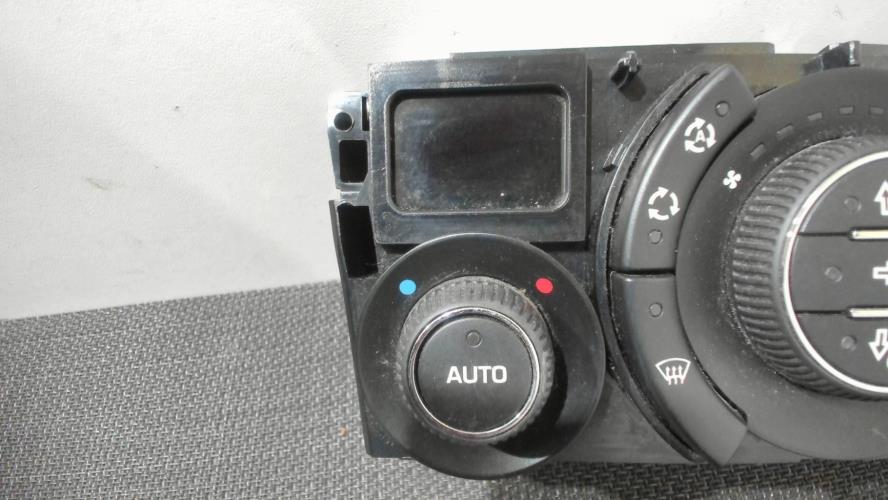 Image Commande chauffage - PEUGEOT 3008 1