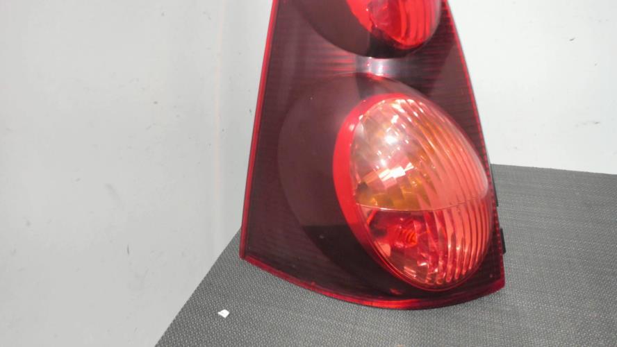 Image Feu arriere principal gauche (feux) - PEUGEOT 107
