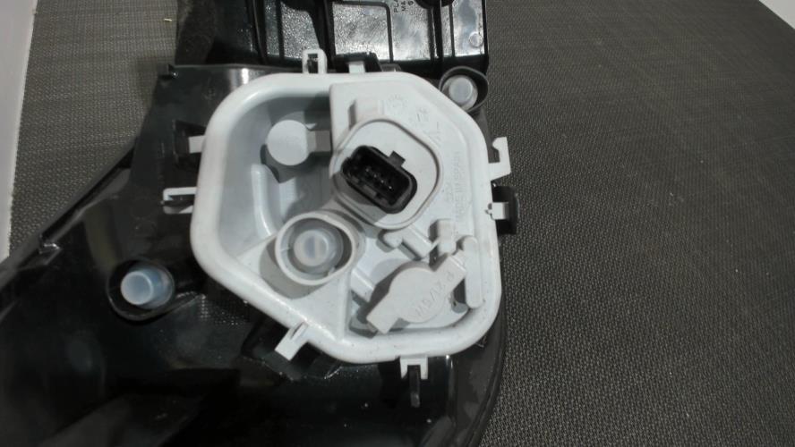 Image Feu arriere principal droit (feux) - RENAULT CAPTUR 1