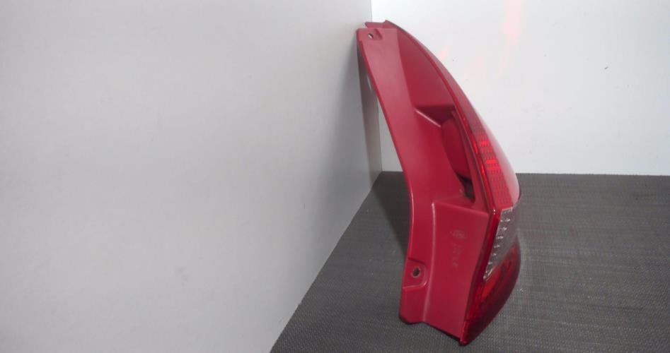 Image Feu arriere principal droit (feux) - FORD FIESTA 6