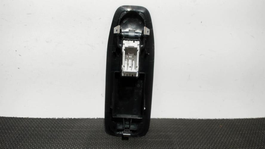 Image Interrupteur de leve vitre avant droit - PEUGEOT 208