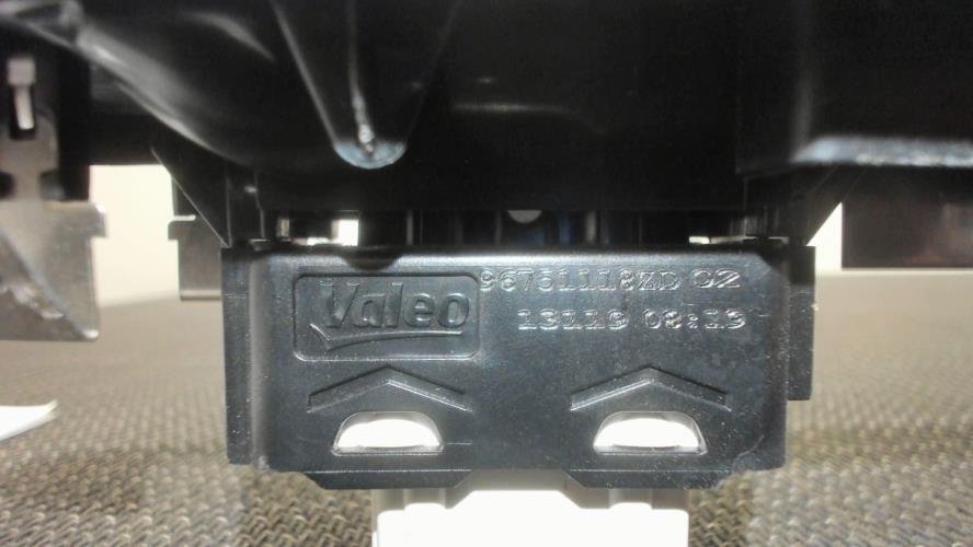 Image Interrupteur de leve vitre avant droit - PEUGEOT 208