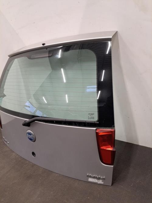 Image Malle/Hayon arriere - FIAT PUNTO 2