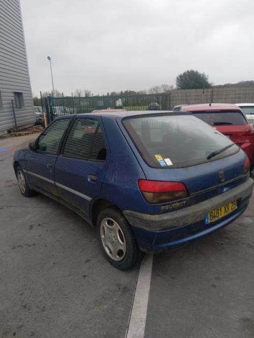 Image Pare choc arriere - PEUGEOT 306