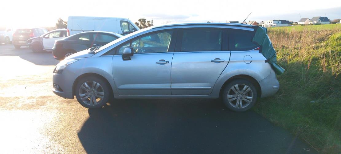 Image Capot - PEUGEOT 5008 1
