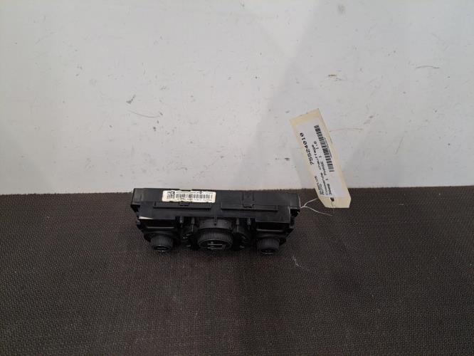 Image Commande chauffage - PEUGEOT 3008 1
