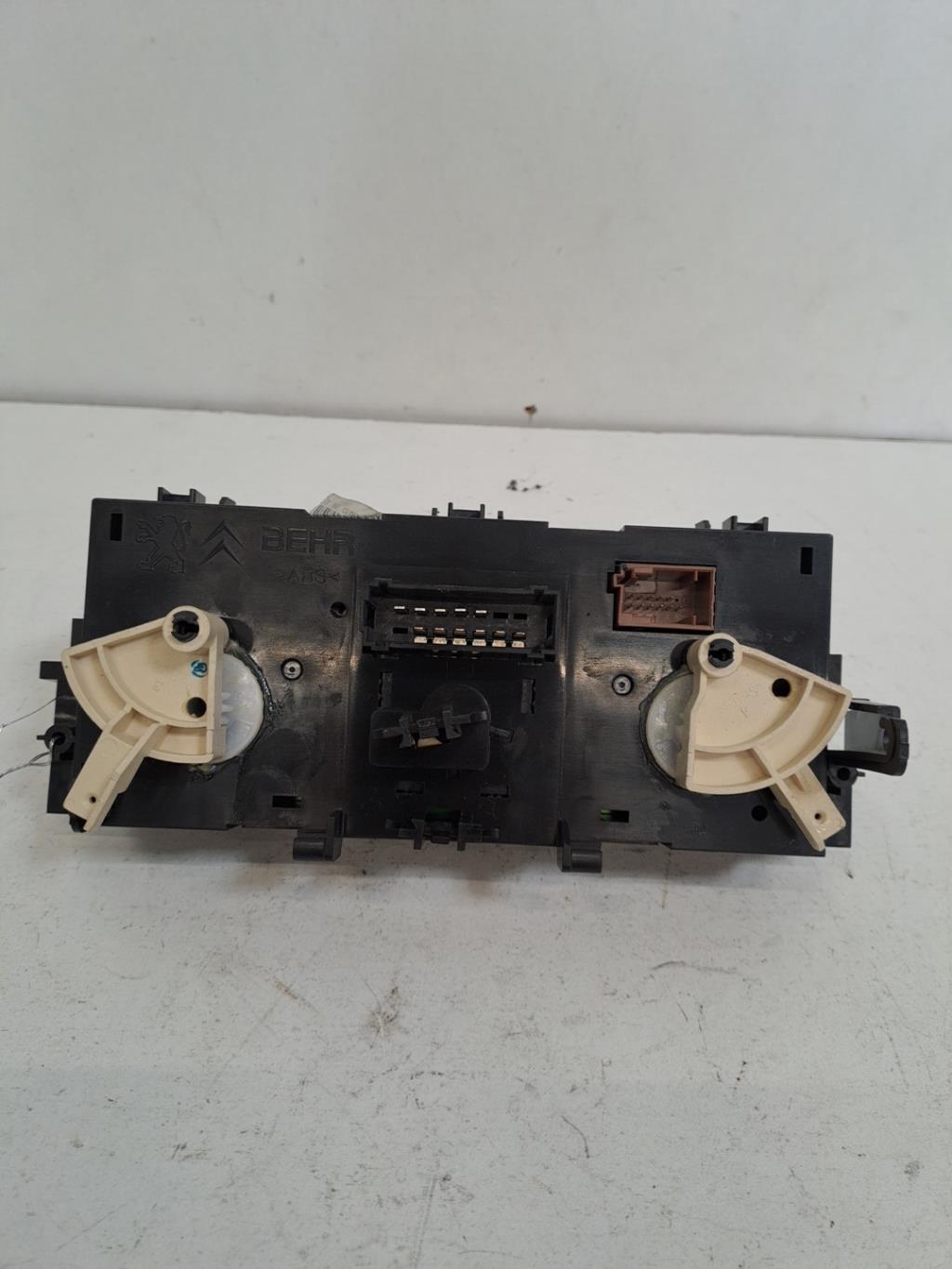 Commande chauffage CITROEN DS3 PHASE 1 Essence - 1