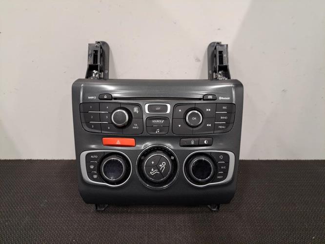 Image Facade autoradio - CITROEN C4 2