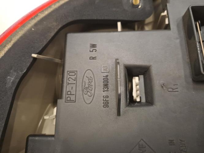 Image Feu arriere principal droit (feux) - FORD FIESTA 4
