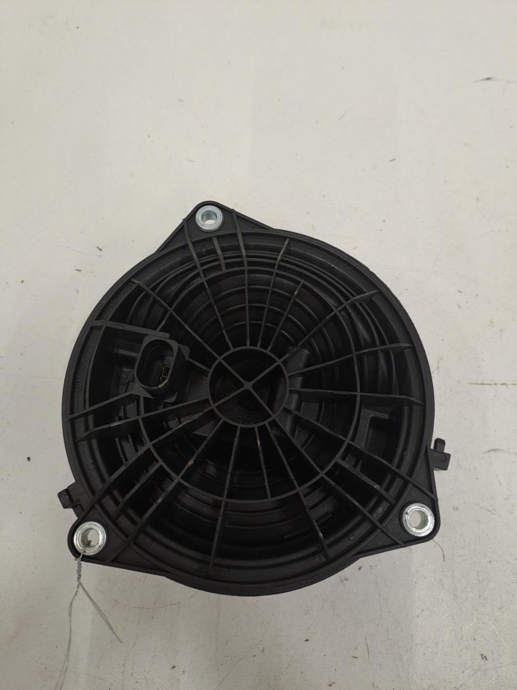 Bouton de coffre VOLKSWAGEN POLO 5 PHASE 1 Diesel - 1