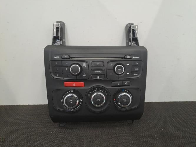 Image Facade autoradio - CITROEN C4 2